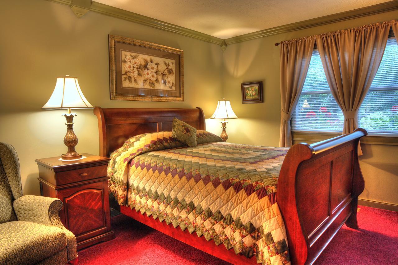 Los Gatos Bed & Breakfast Penn Yan Extérieur photo